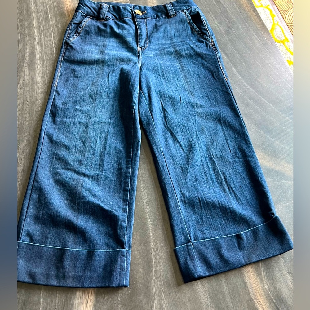 Maurices 10 Wide-Leg High Rise Cuff Crops EUC